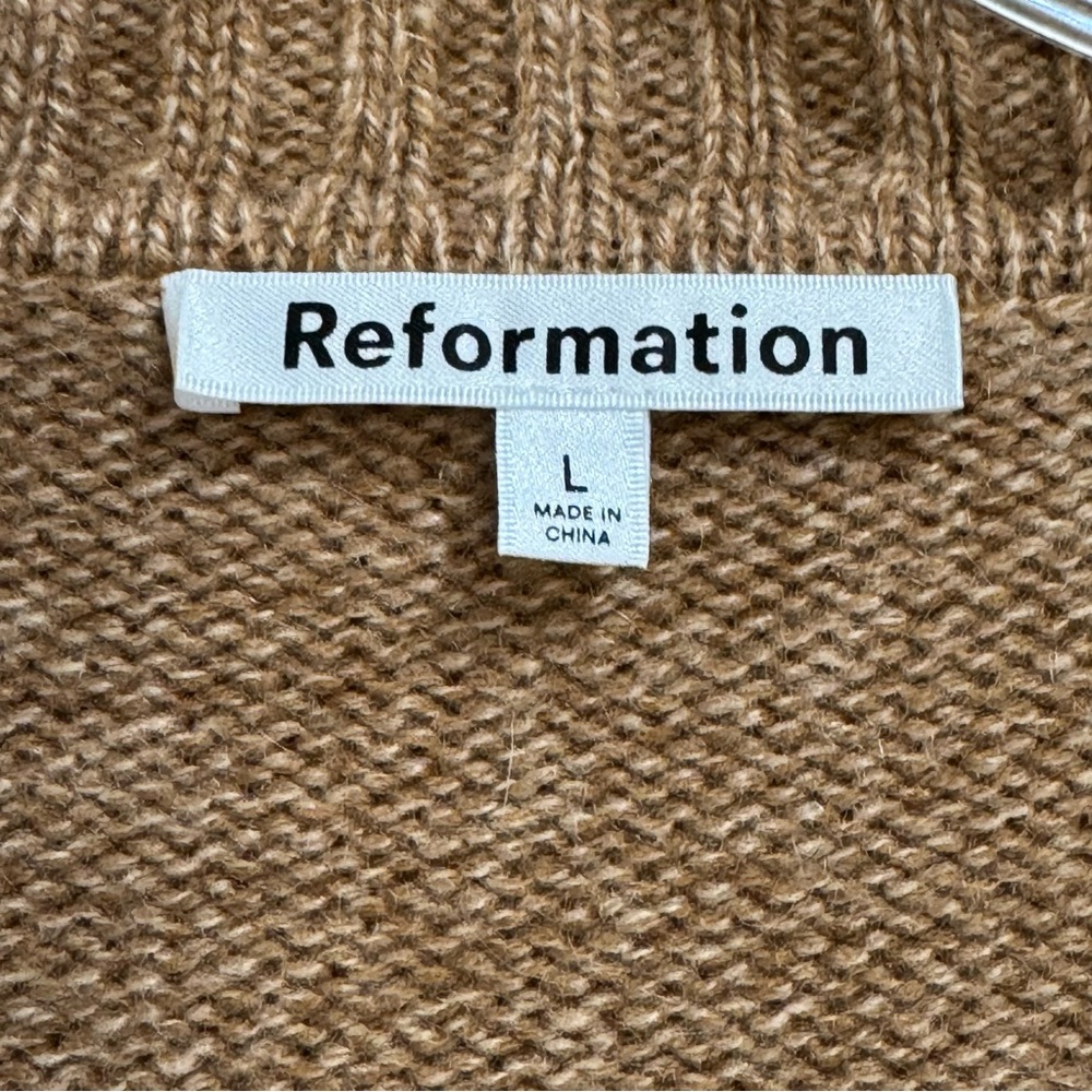 Reformation Beckie Cashmere Collared Sweater in Panko - Size - Large. - Picture 4 of 5